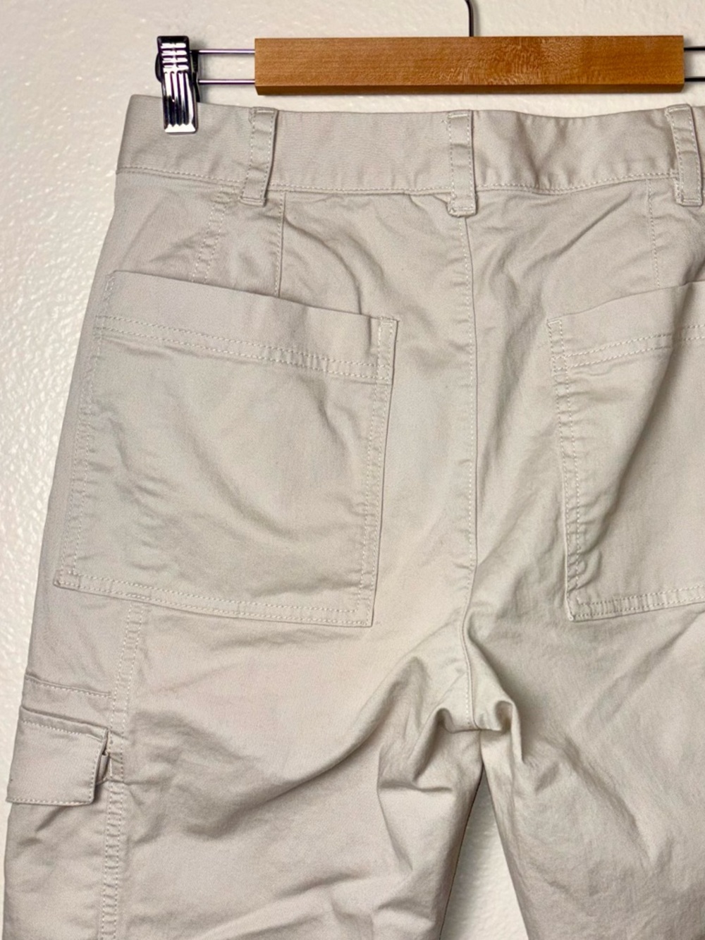Columbia Women's Utility Pants Straight leg Cargo Pocket Size 10 cream/beige - Picture 11 of 16